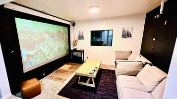 Televisie en een open haard