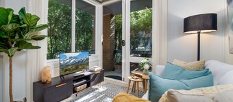 Cosy and Convenient Leafy Apartment