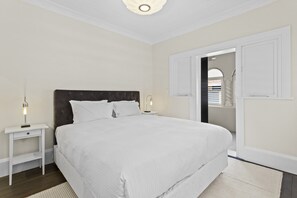 Apartment | 2 bedrooms, iron/ironing board, bed sheets