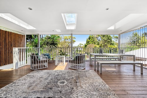 Elegant 3-bed Home With Games Room