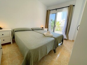 Iron/ironing board, WiFi, bed sheets