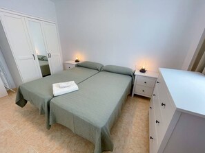 Iron/ironing board, WiFi, bed sheets - DON  DIEGO in the centre next to sea and beach (Playa De Los Cristianos)