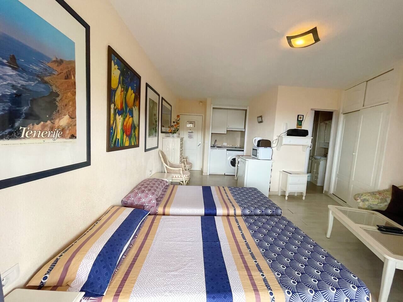 Iron/ironing board, WiFi, bed sheets