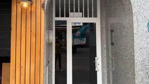 A building entrance with a sign reading "Edif. D. Diego" and a number "45" on the wall. - Don Diego - 2 bedroom in front of the beach (Playa De Los Cristianos)