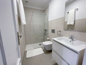 Bathroom - 2 bedrooms beachfront with ocean view (Playa De Los Cristianos)