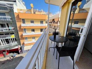 Outdoor dining - 2 bedrooms beachfront with ocean view (Playa De Los Cristianos)