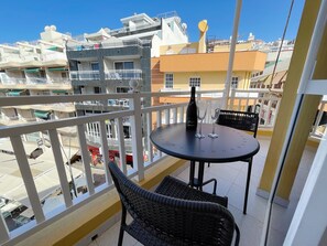 Outdoor dining - 2 bedrooms beachfront with ocean view (Playa De Los Cristianos)