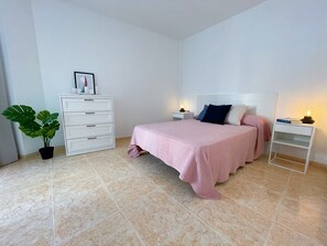 2 bedrooms, iron/ironing board, free WiFi, bed sheets - 2 bedrooms beachfront with ocean view (Playa De Los Cristianos)