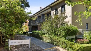 A building with a sign reading "100-116 LEURA MALL". - Spacious 2-bed Apartment in Heart of Leura (Leura)