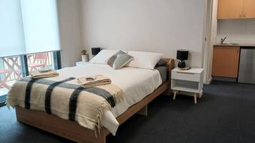 Apartment | 2 bedrooms, iron/ironing board, bed sheets