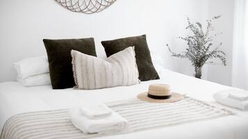 2 habitaciones, tabla de planchar con plancha y ropa de cama