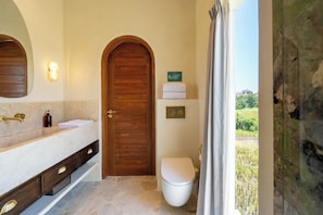 Villa Standard, non-fumeurs, piscine privée | Salle de bain | Articles de toilette gratuits, sèche-cheveux, serviettes fournies, savon