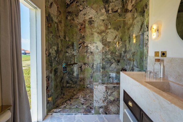 Standard-Villa, Nichtraucher, eigener Pool | Badezimmer
