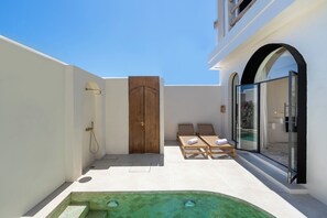 Outdoor pool, pool loungers