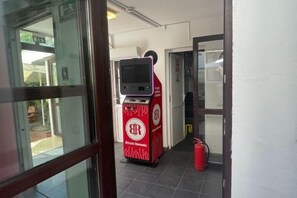 المنشأة من الداخل