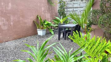 Casa, 2 habitaciones, para fumadores | Restaurante al aire libre