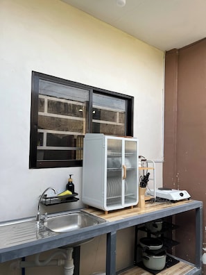 House, 2 Bedrooms, Smoking | Private kitchen