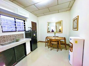 Casa, 2 habitaciones, para fumadores | Restaurantes