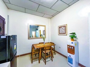 Casa, 2 habitaciones, fumadores | Comedor