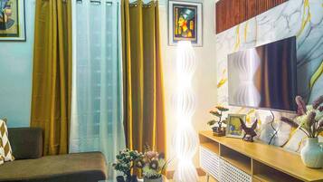 House, 2 Bedrooms, Smoking | Living room