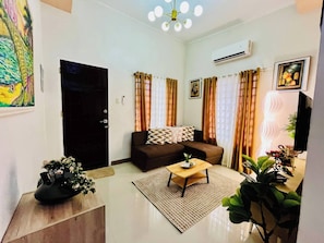 House, 2 Bedrooms, Smoking | Living room