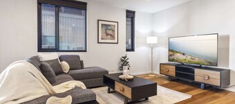 โอเชียนฟรอนต์ 2-เบด พร้อมระเบียง & สตูดี้นุค  