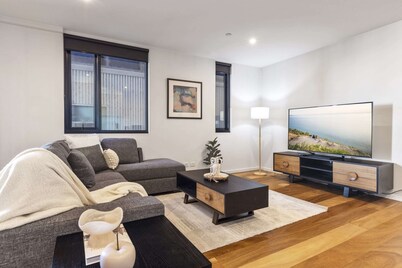 โอเชียนฟรอนต์ 2-เบด พร้อมระเบียง & สตูดี้นุค  