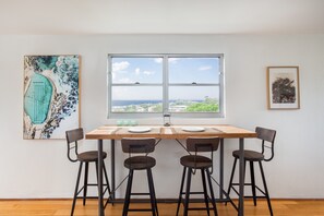 Apartment | Dining - Bronte Beach Coastal Apartment With Ocean View (Sydney)