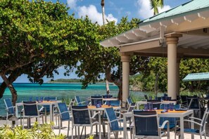 تناول الطعام بالخارج