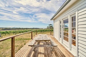 Outdoor dining - Pip's Place at Lisdillon Estate (Little Swanport)