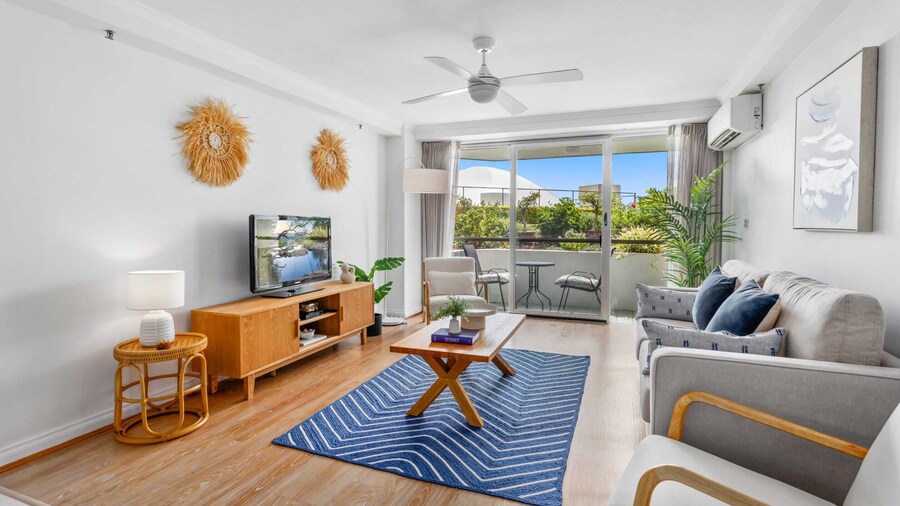 Beachfront 2-bed With Pool, BBQ