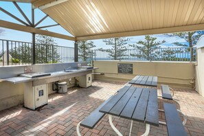 Apartment | Outdoor dining