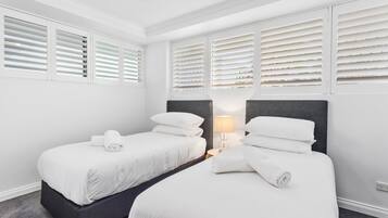 2 habitaciones y espacio para trabajar con laptop