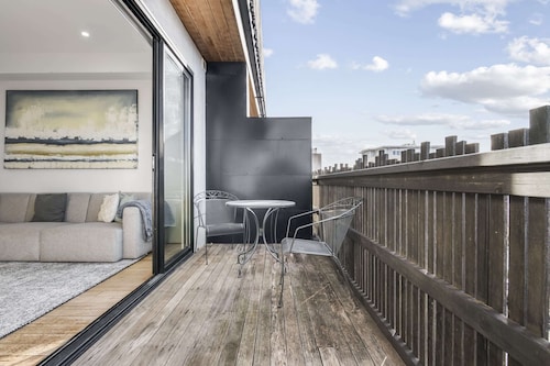 Northcote 3-bed Townhouse Near Cafes & Shops