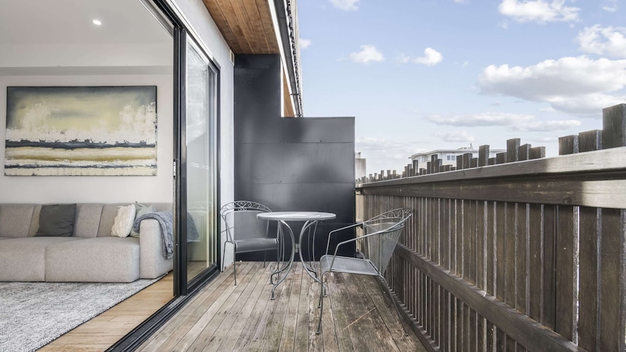 Northcote 3-bed Townhouse Near Cafes & Shops