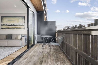 Northcote 3-bed Townhouse Near Cafes & Shops