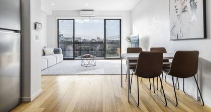 Northcote 3-bed Townhouse Near Cafes & Shops