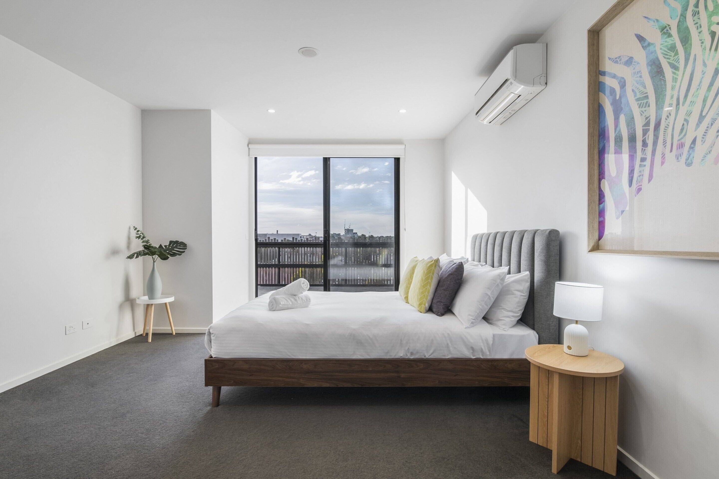 3 bedrooms, laptop workspace, iron/ironing board, bed sheets