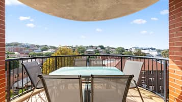 Apartment | Outdoor dining