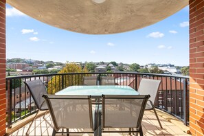 Apartment | Outdoor dining