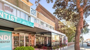 A building with a sign reading "212 BONDI RD" and "DENTIST". - Bondi Studio Walk to Beach & Cafes (Sydney)