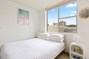 Apartment | 1 bedroom, iron/ironing board, bed sheets - Bondi Studio Walk to Beach & Cafes (Sydney)