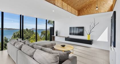 Stylish Home With Outdoor Area & Spectacular Views