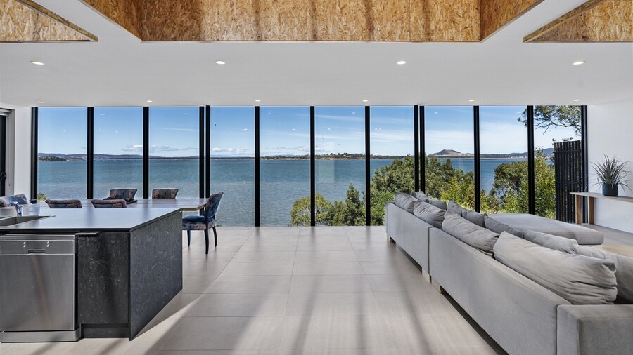 Stylish Home With Outdoor Area & Spectacular Views