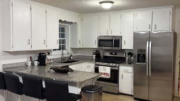 Micro-ondes, four, plaque de cuisson, lave-vaisselle