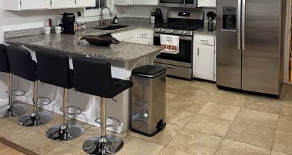 Beautiful pool home near FSU, capitol, and FAMU!