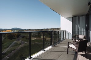 Apartment | Balcony - Pristine 2-bed Apartment With Pool and BBQ (Canberra)