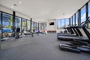 Apartment | Fitness facility - Pristine 2-bed Apartment With Pool and BBQ (Canberra)