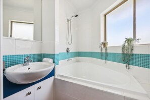 Apartment | Bilik Mandi