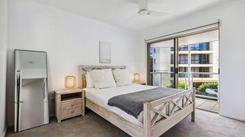 Apartment | 2 bedrooms, laptop workspace, iron/ironing board, bed sheets